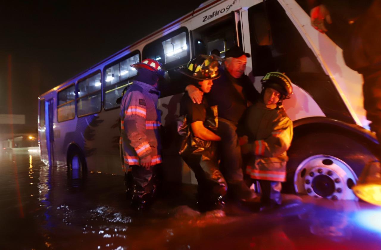 Sorpresiva inundación por granizada en Ecatepec
