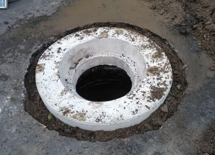Reparan alcantarillas para evitar accidentes