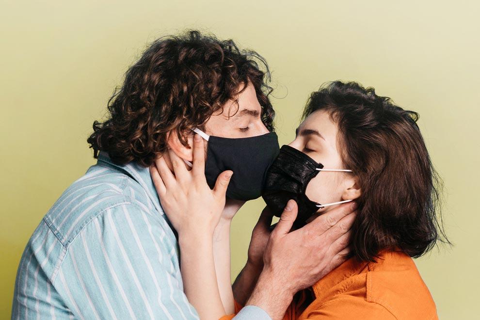 Los besos, importante fuente de contagio