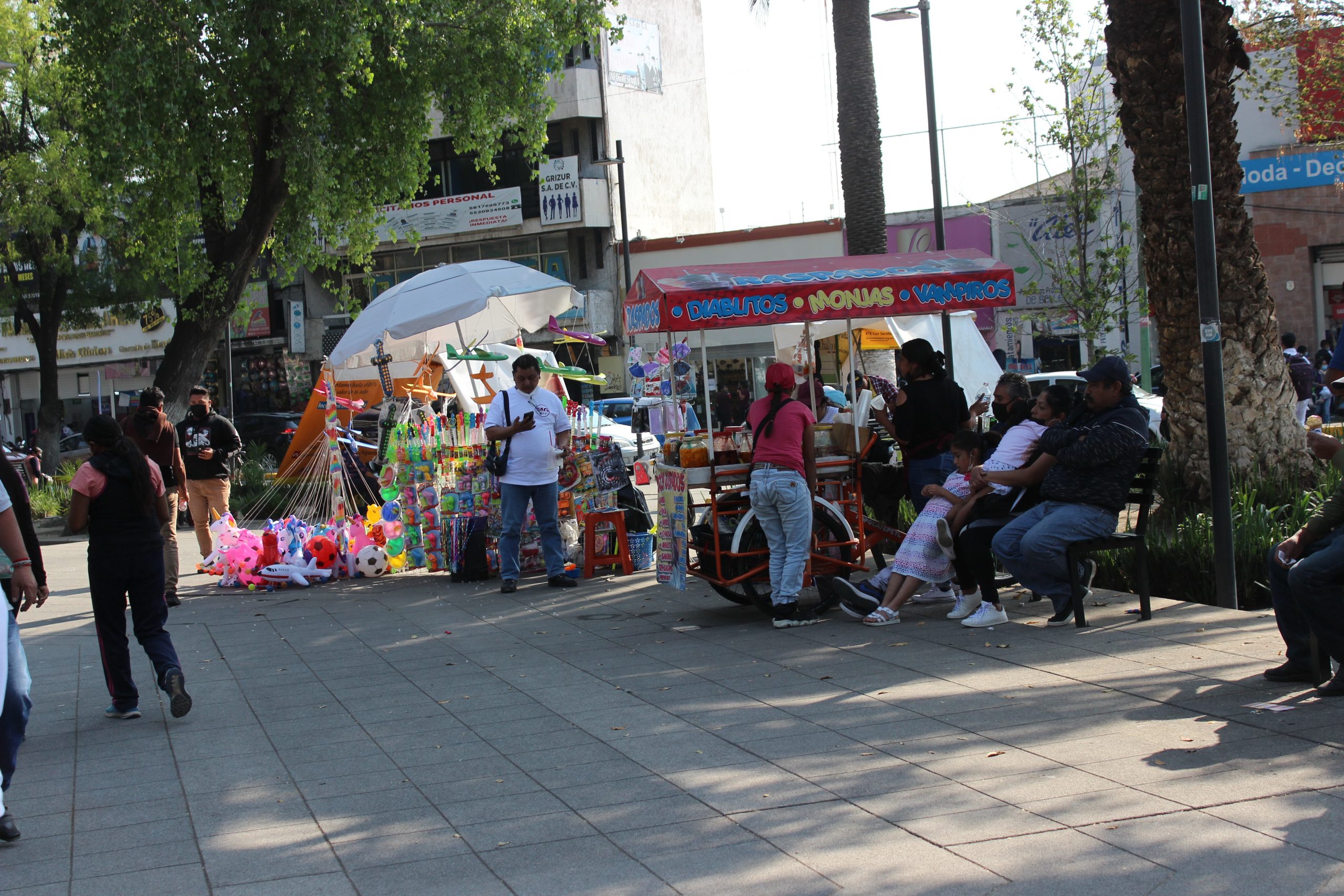 Lo acribillan en Chalco; comía en un puesto informal