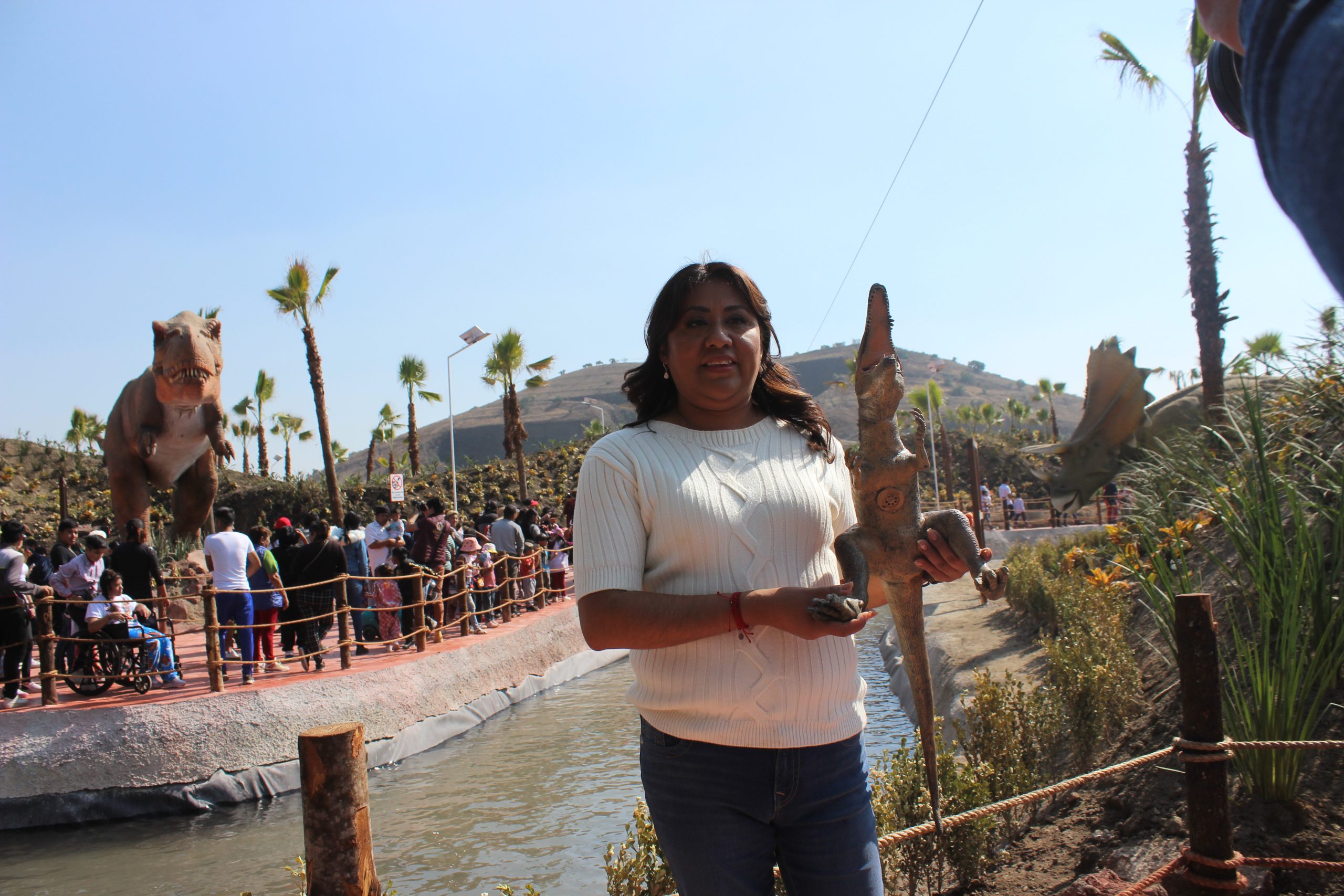 Crean parque de dinosaurios en cerro del Chimalhuache