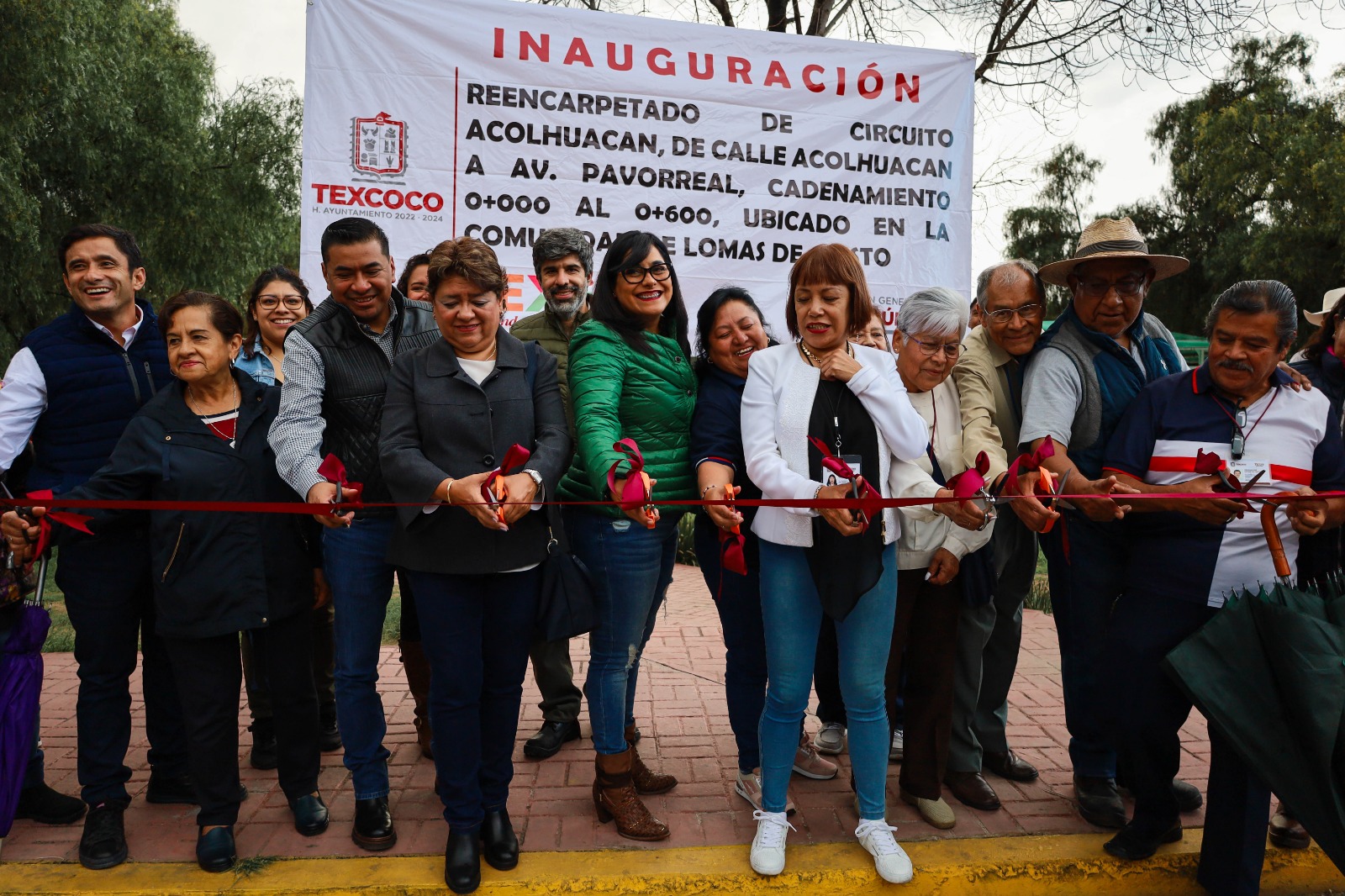 Entregan en Texcoco obras viales integrales