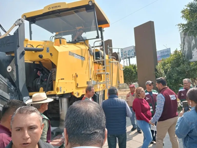 Entregan maquinaria en Neza para mejorar la calidad de vida de la población