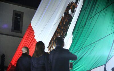 Avanza obra: Cisneros Coss; durante izamiento de Bandera