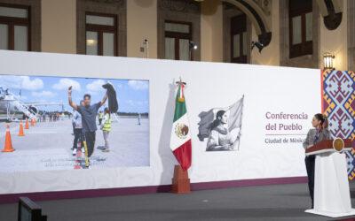 Migrantes repatriados llegan en avión al AIFA