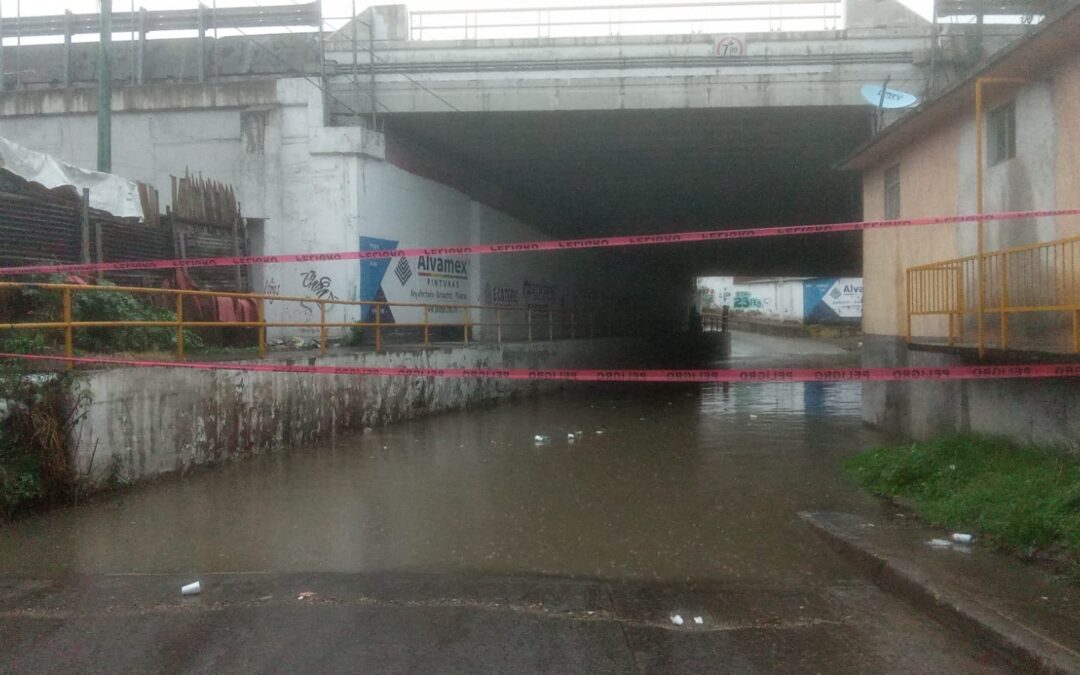 Llaman a población no tirar basura ante inundaciones que ponen en riesgo la vida de la gente