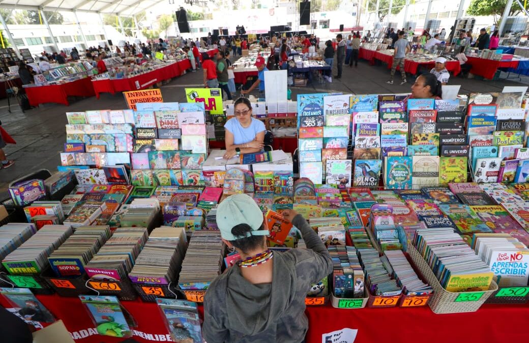 “Pueblo que lee, piensa y transforma”, resuena en arranque de la Feria del Libro Neza 2025