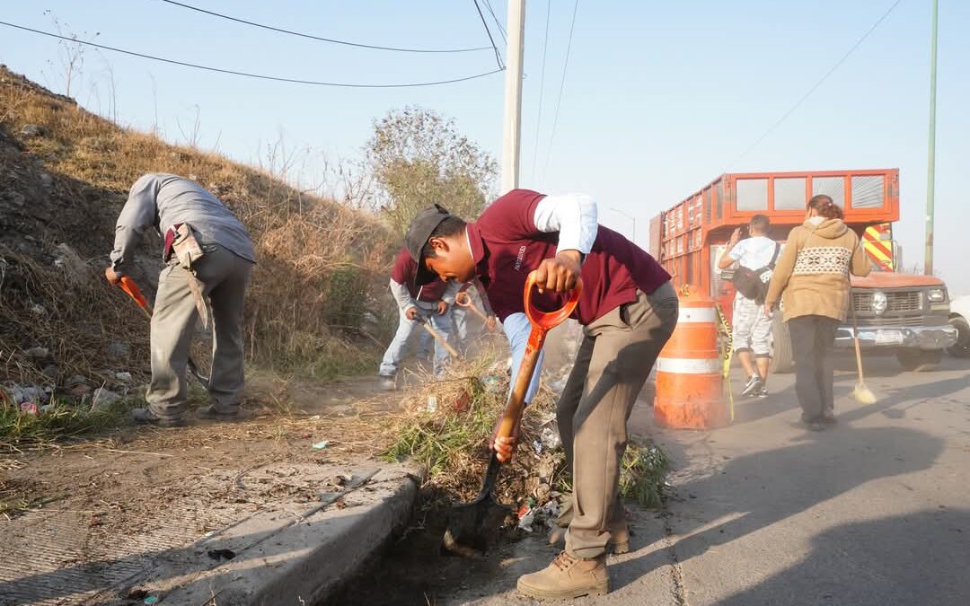 Por primera vez retiran basura en una avenida de La Paz