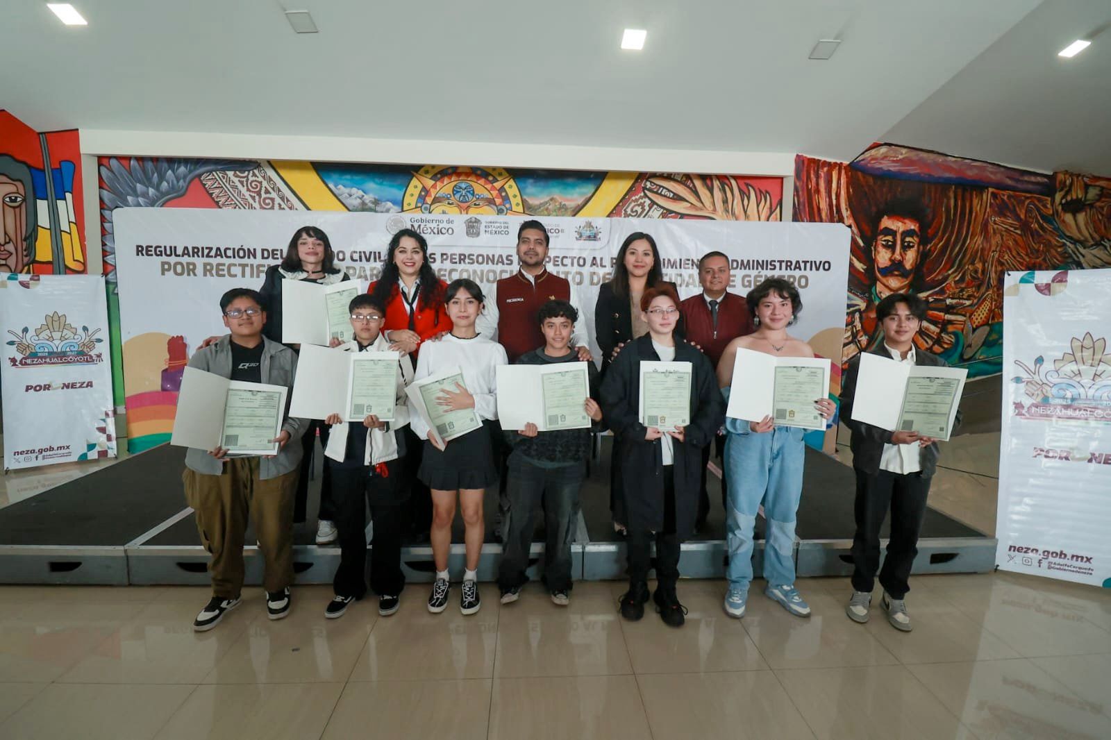 Neza entrega actas de reconocimiento de identidad de género
