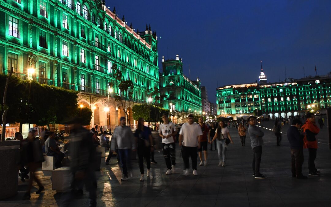 Iluminan de verde monumentos históricos ante Mundial de Futbol 2026