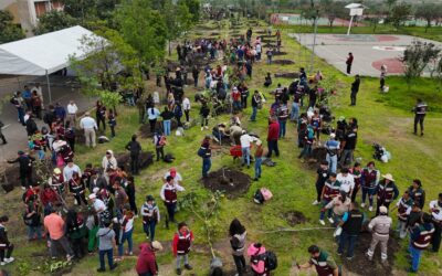Jóvenes de Neza se suman a la Estrategia Nacional por la Paz con jornada de reforestación