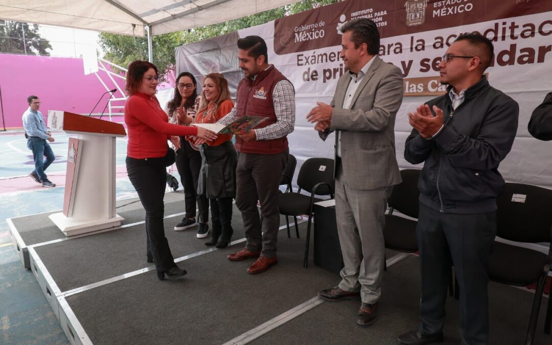 Personas adultas y jóvenes concluyen primaria, secundaria y preparatoria en Neza