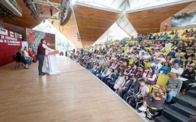 INEA entrega constancias a personas de Nezahualcóyotl que concluyeron educación básica