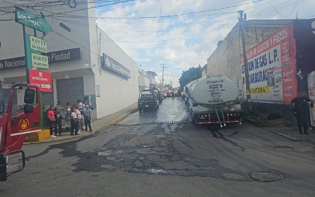 En La Paz sofocan incendio en fábrica de pinturas