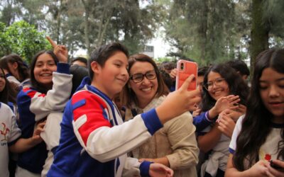 Universitarios ecatepenses en condición vulnerable reciben apoyo de pasajes