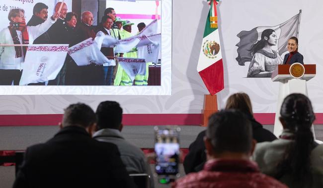Gobierno de México entrega trenes de pavimentación a municipios del Edomex
