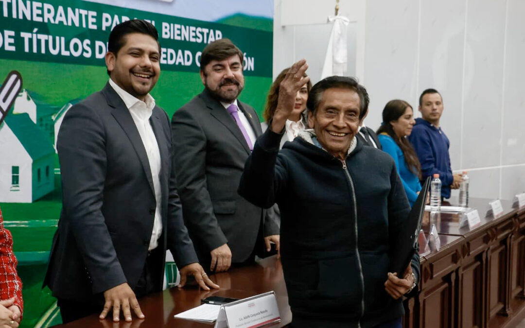 Más de 3 mil familias reciben títulos de propiedad en Nezahualcóyotl