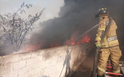Bomberos sofocan incendio en el ex tiradero de Tlatel Xochitenco
