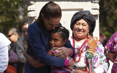 Develan esculturas de mujeres ancestras en el Paseo de las Heroínas en Reforma