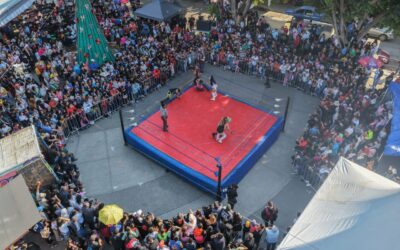 Con reparto de juguetes y lucha libre celebran en La Paz a Los Reyes Magos