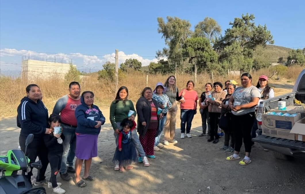 Entregan fórmulas lácteas a madres de familia con bebés de La Paz