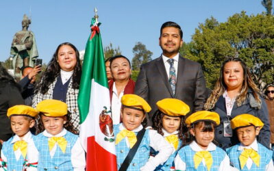 Alcalde de Neza reconoce a mujeres, hombres e instituciones que protegen a la población