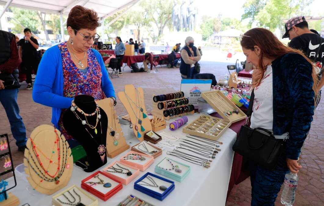 Con entrega de incentivos económicos Ecatepec preserva legado de artesanos
