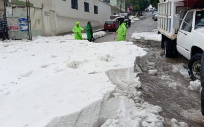 Granizada de más de 30 centímetros de altura y fuerte lluvia cae en Ecatepec; activan Operativo Tormenta 