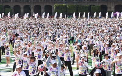México bate récord Guinness de la Clase de Futbol más Grande del Mundo