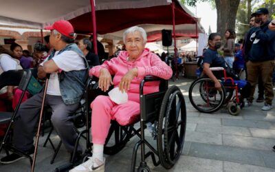 Chimalhuaquenses en situación de vulnerabilidad reciben aparatos funcionales 