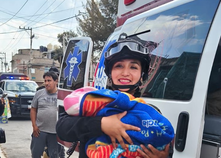 Apoyan con éxito nacimiento de bebé en calle de la Orfebres de Chimalhuacán