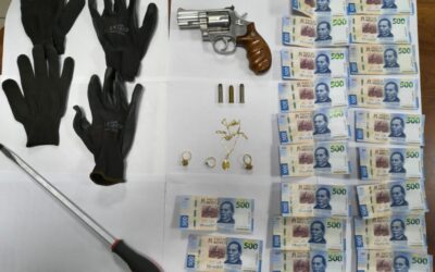 Policía de Neza detiene a tres presuntos responsables de robo a casa habitación