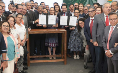 Gobierno anuncia acuerdo para que trabajadores del Estado ganen el salario medio del IMSS