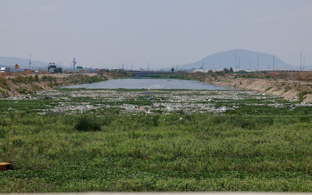Revisan canales para evitar inundaciones; piden a chimalhuaquenses no tirar basura en ellos