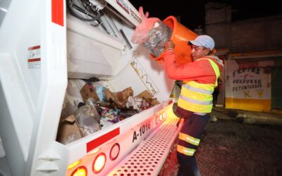 Refuerzan prevención de inundaciones con recolección nocturna de basura