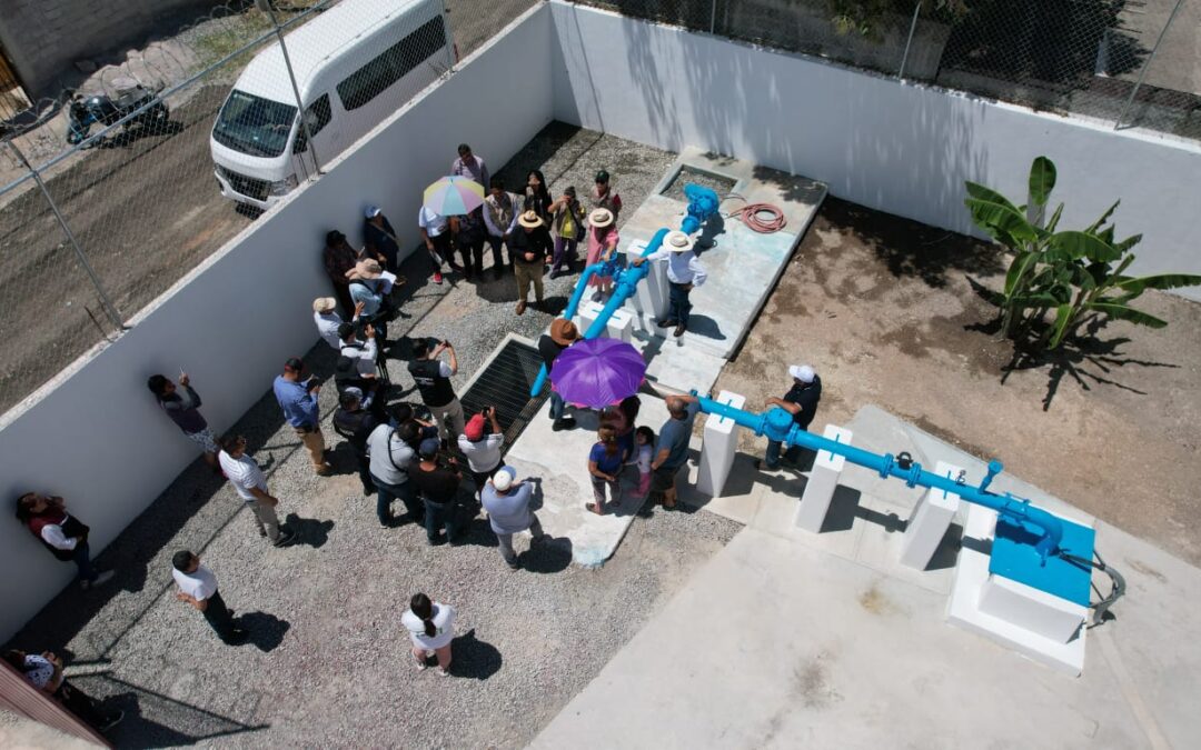 Azucena Cisneros inaugura pozo de agua en la Luis Donaldo Colosio