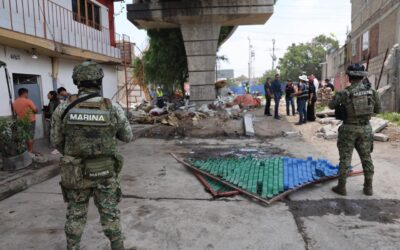Retiran en Ecatepec construcciones que habían sido instaladas ilegalmente en la vía federal de la CFE