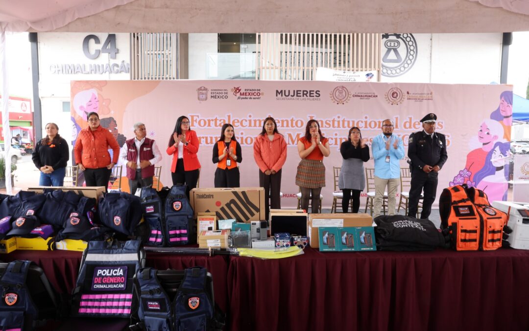 Xóchitl Flores entrega equipo para prevenir la violencia de género