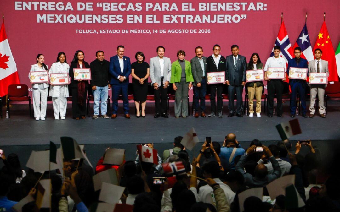 Estudiantes de Neza reciben becas para estudiar en Canadá, España y Noruega