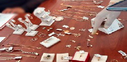 Policía de Neza detiene a sujetos al parecer dedicados al robo de joyerías
