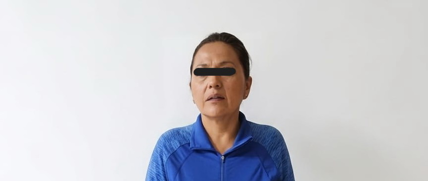 Policía de Neza detiene a exservidora pública señalada por pedir dinero a cambio de programas sociales
